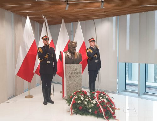 Uroczystość odsłonięcia popiersia śp. premiera Jana Olszewskiego